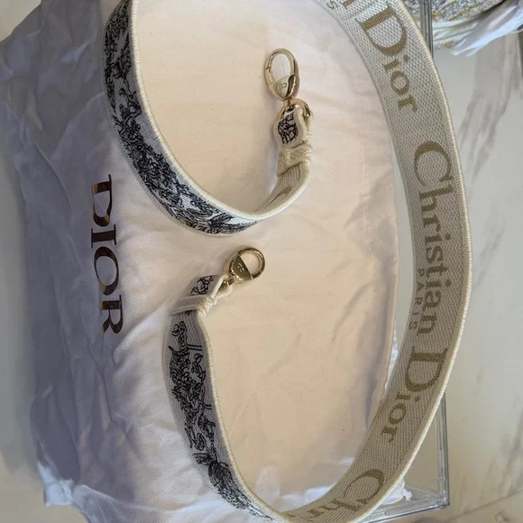 Christian Dior Cream & Gold Embroidered Lady Dior Tote - Picture 15 of 17